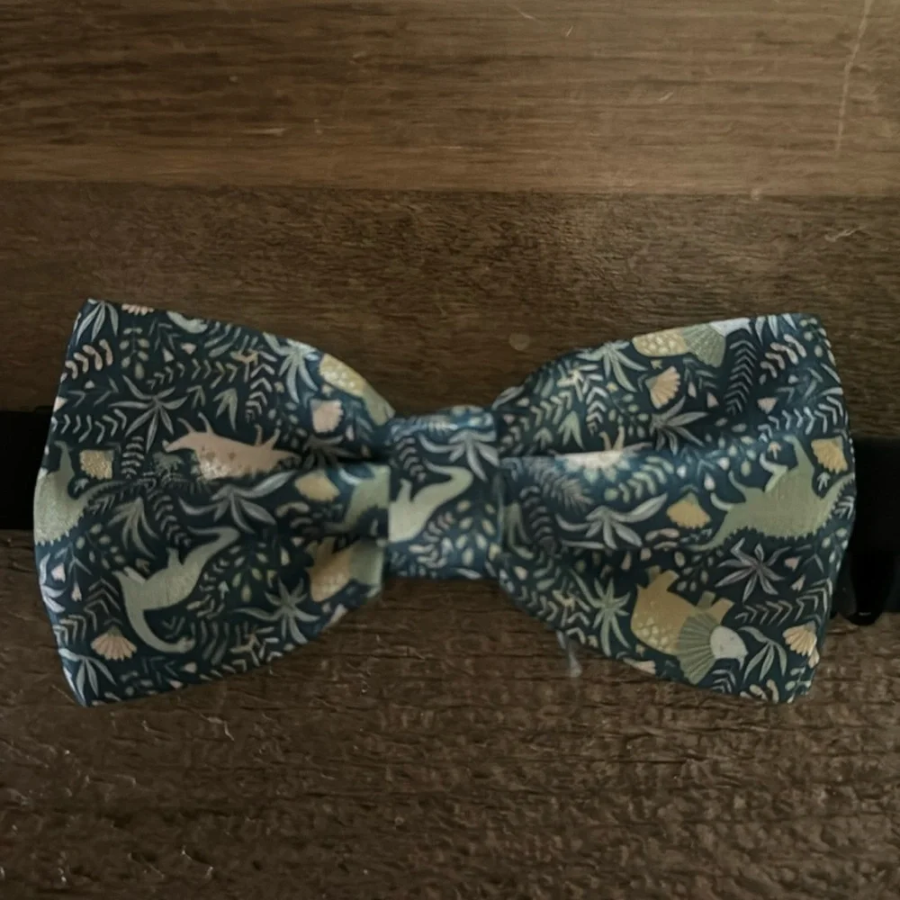 Kids dinosaur bow tie. Adjustable
